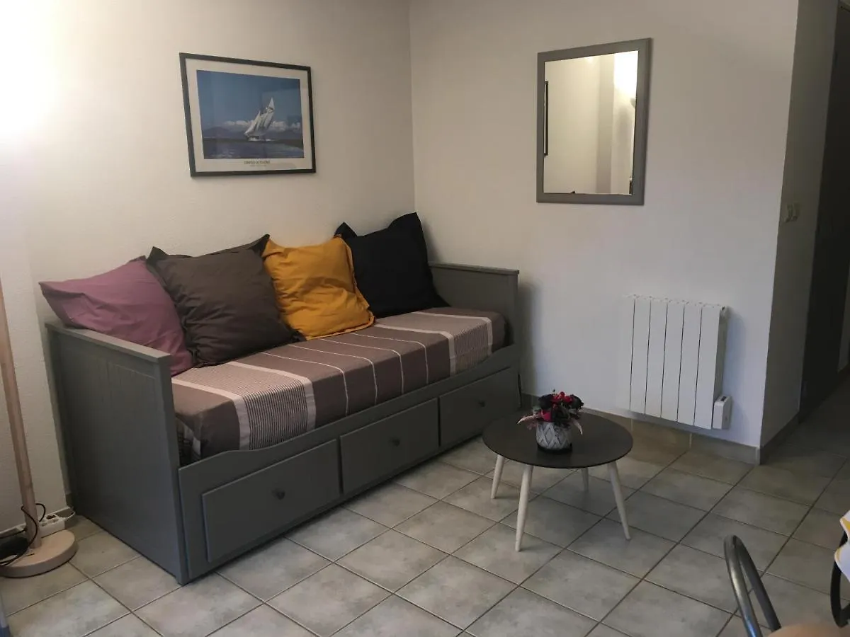 Sanary sur Mer Appartement 30m2 T2 avec terrasse Piscine 10min à pied de la plage Sanary-sur-Mer