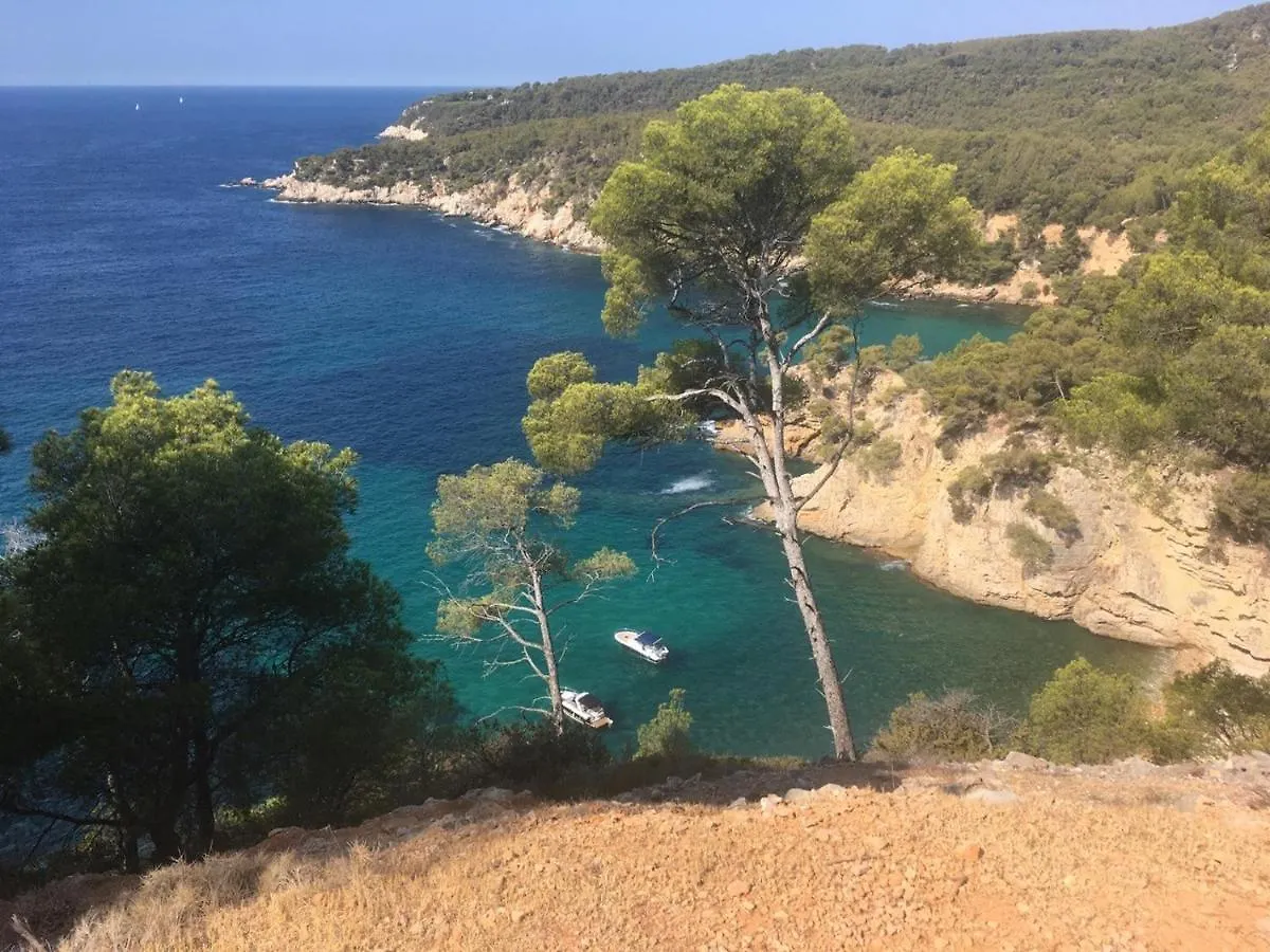 Sanary sur Mer Appartement 30m2 T2 avec terrasse Piscine 10min à pied de la plage France