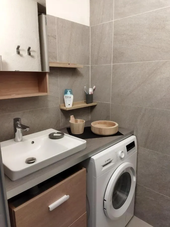 Sanary sur Mer Appartement 30m2 T2 avec terrasse Piscine 10min à pied de la plage France